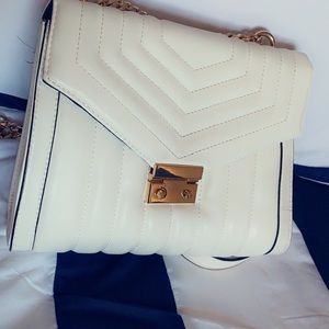 White shoulder purse.